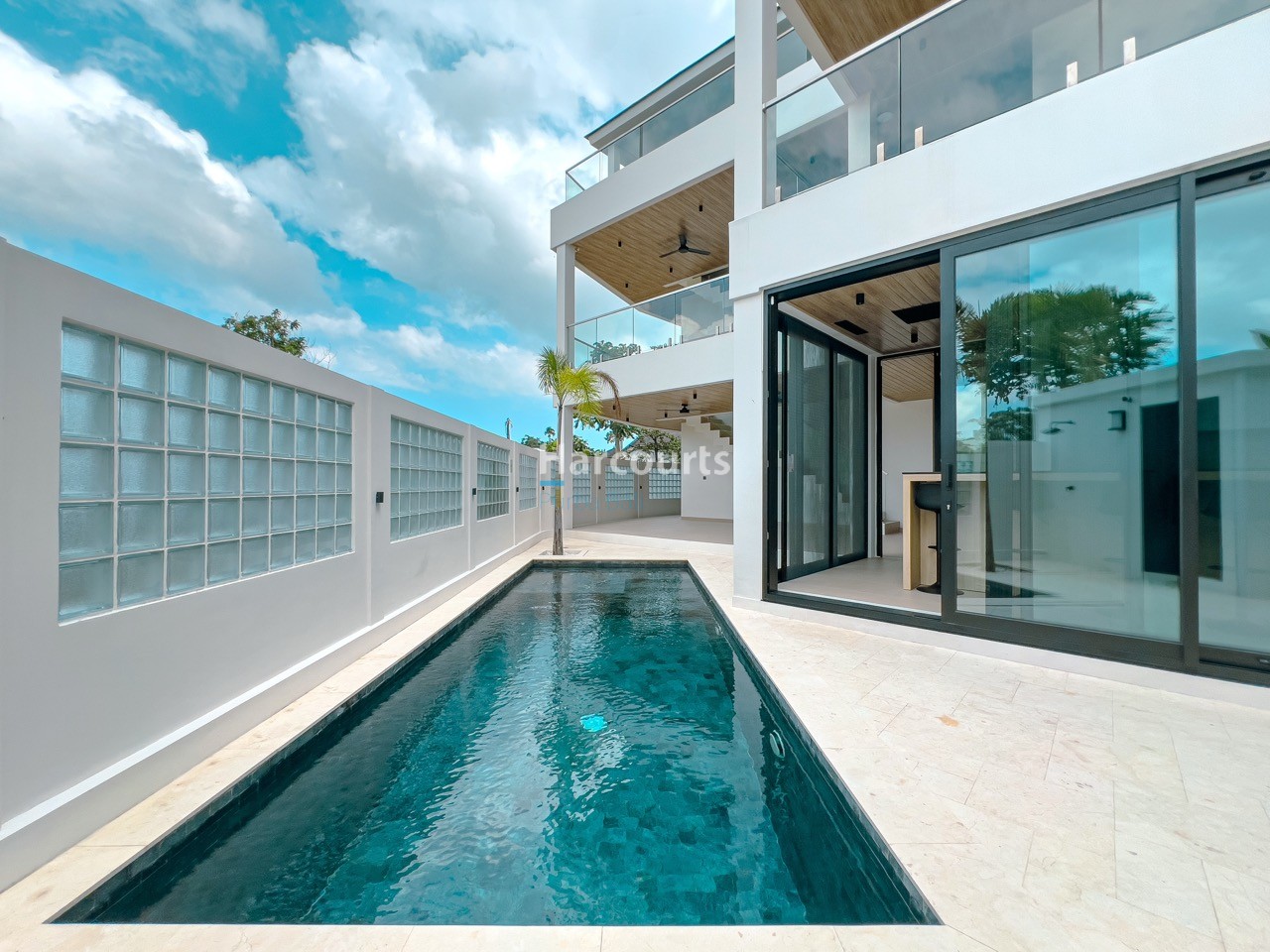 02 Pool View 2 Large