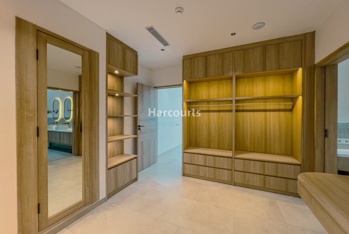 06 Master Dressingroom 4 Large