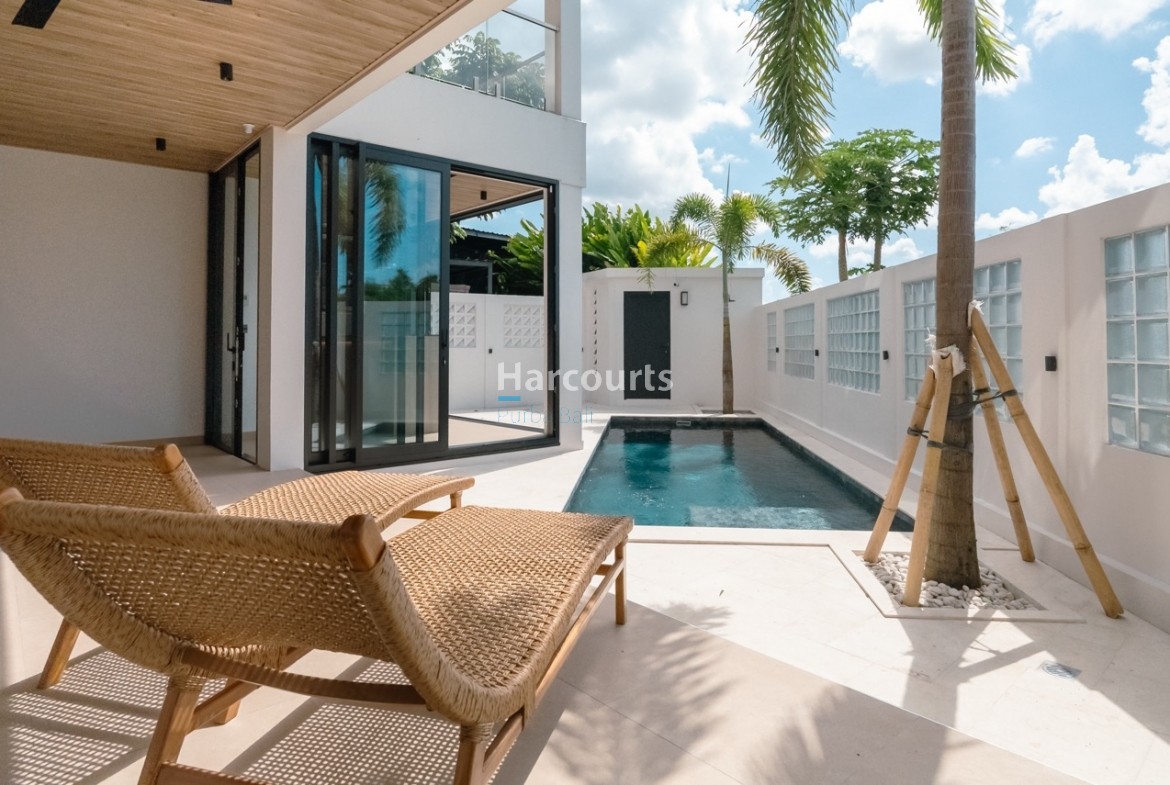 12 Pool View 1 2 Large