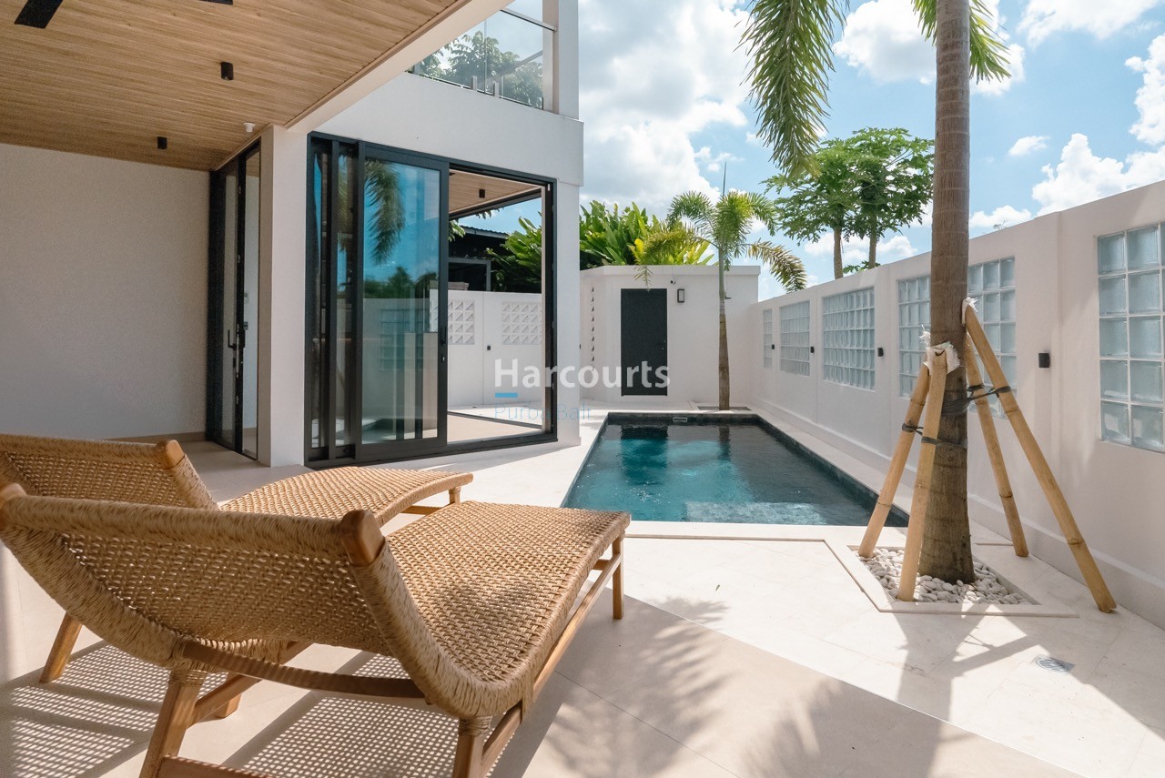 12 Pool View 1 2 Large