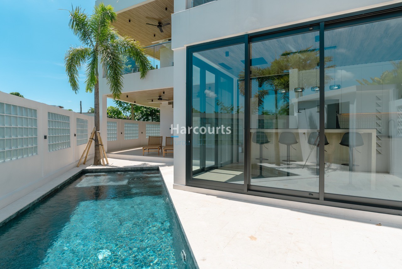 23 Pool View 1 Large