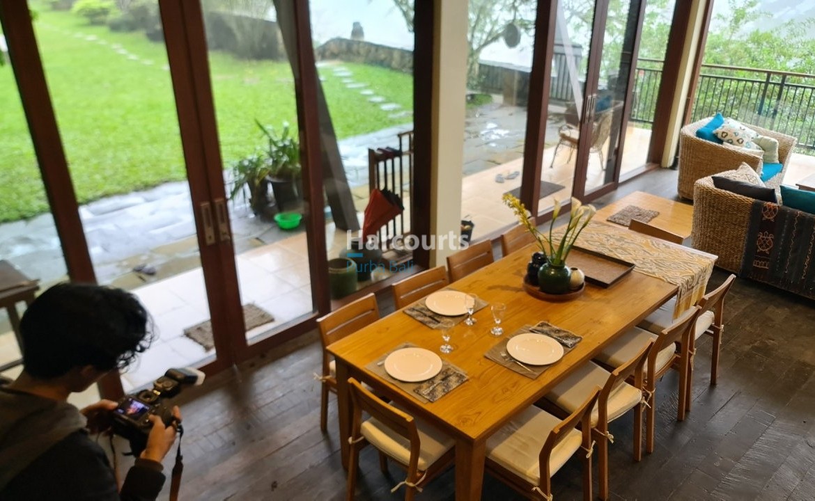 Bali Highland Villa Beratan Lake View Dining Area Garden View