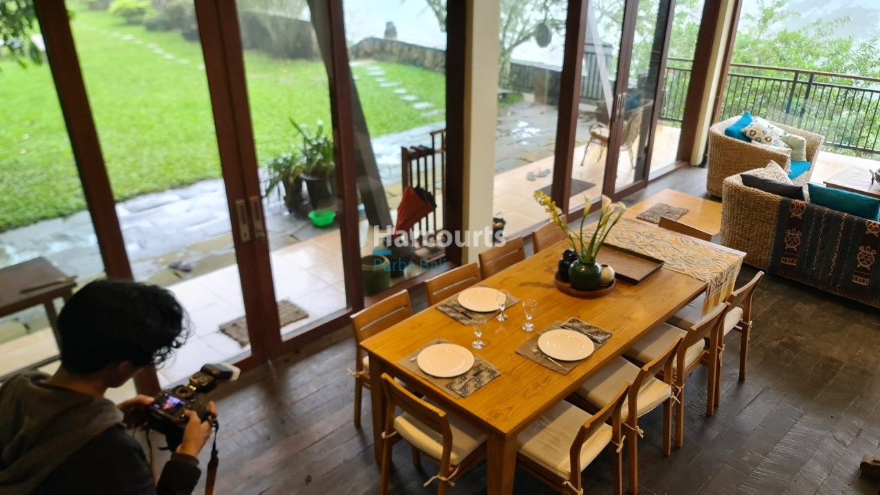 Bali Highland Villa Beratan Lake View Dining Area Garden View