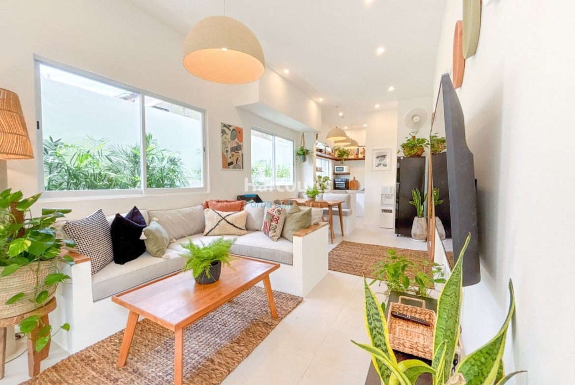 Berawa Leasehold Villa Woven Rugs Light Sectional Sofa