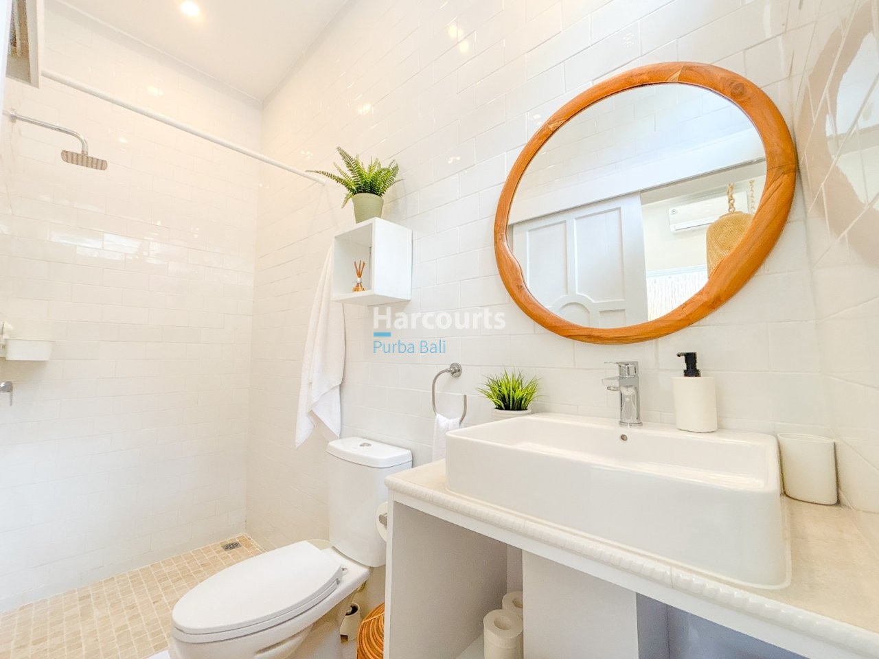 Berawa Villa White Tile Bathroom Round Wooden Mirror