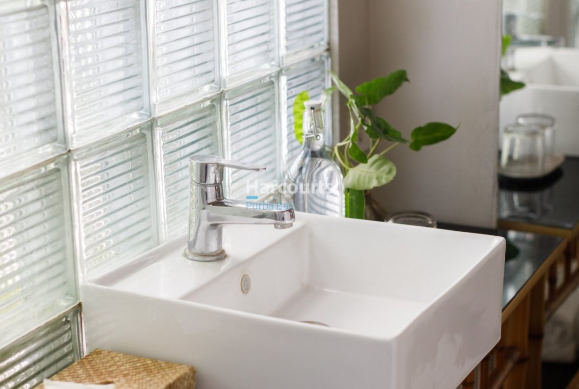 Conveniently Located Bumbak This Luxury Living