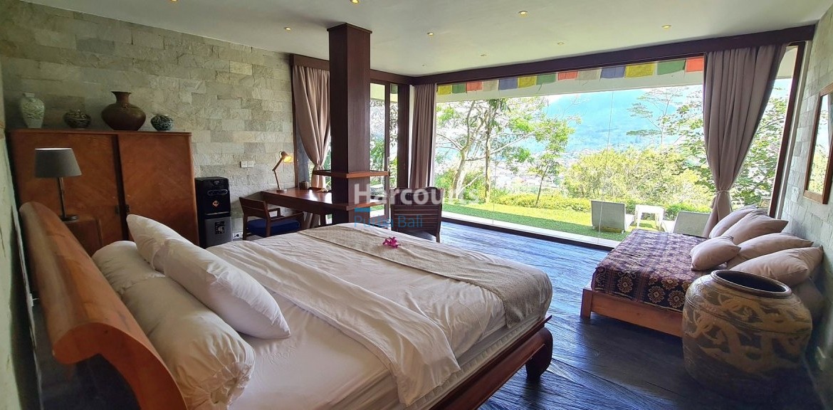 Freehold Bali Villa Bedroom Beratan Lake View