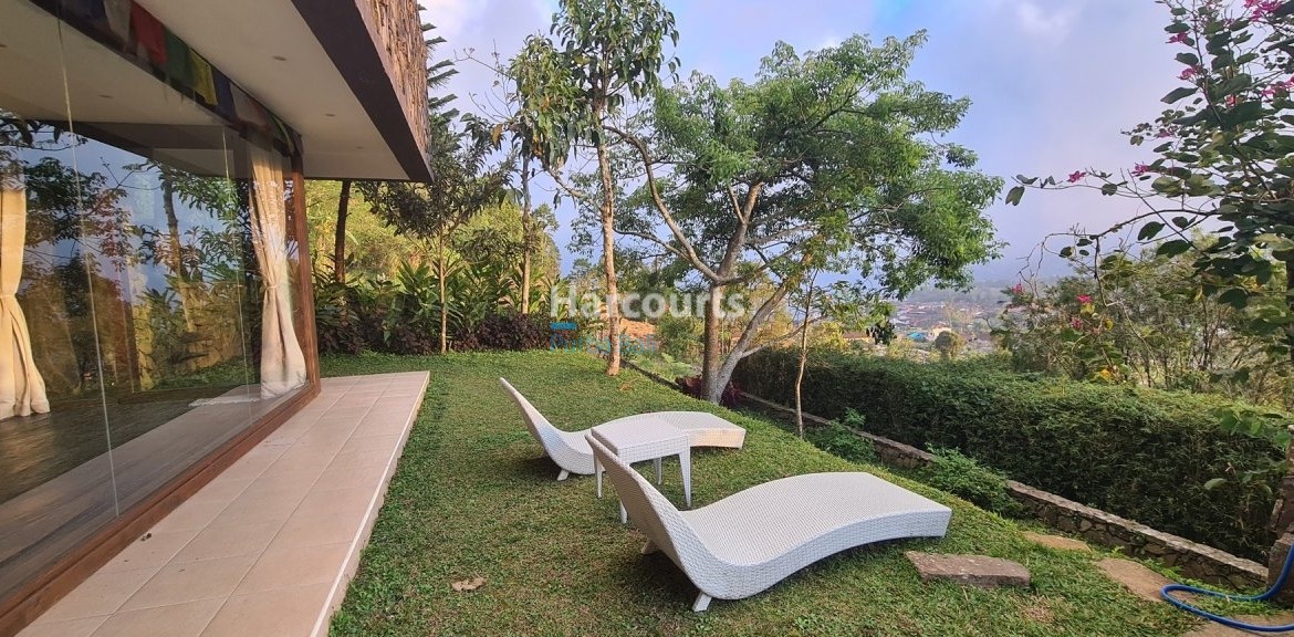 Freehold Bali Villa Beratan Lake View Garden Furniture