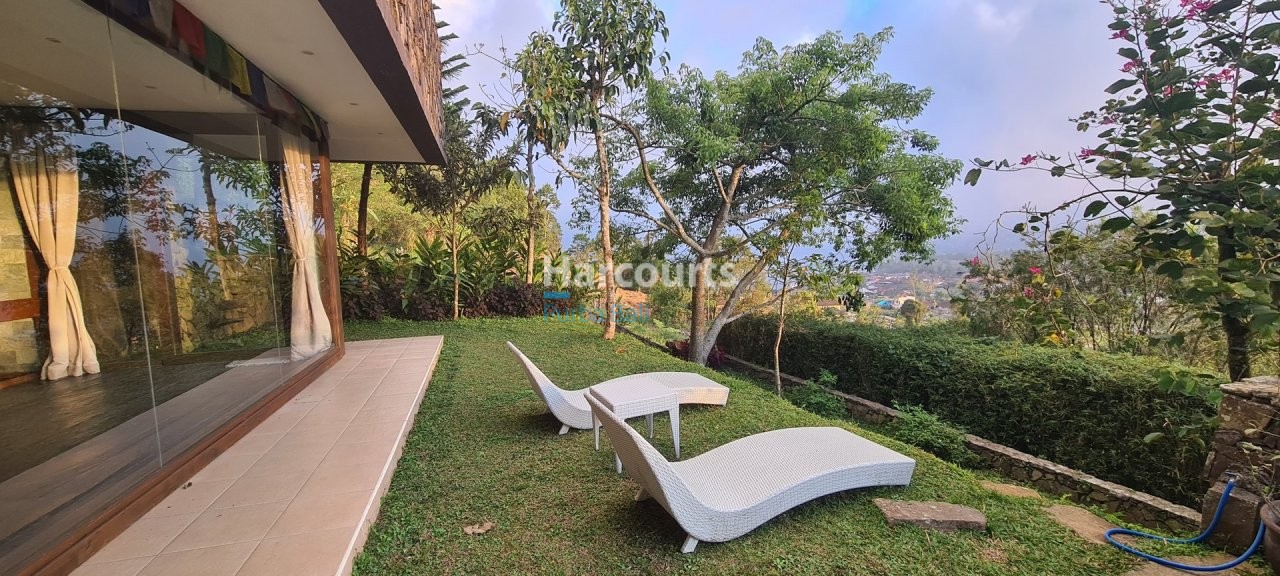 Freehold Bali Villa Beratan Lake View Garden Furniture