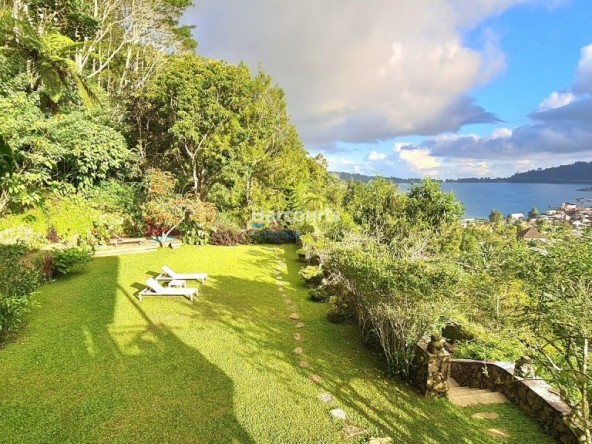 Freehold Bali Villa Beratan Lake View Lush Garden