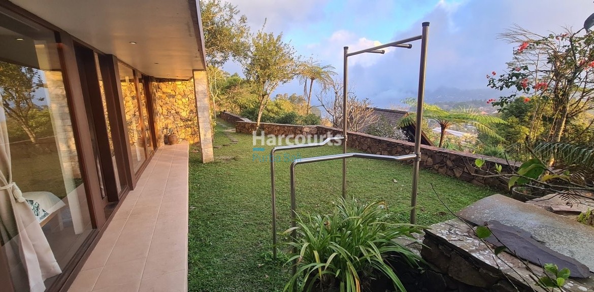 Freehold Bali Villa Beratan Lake View Stone Wall Garden