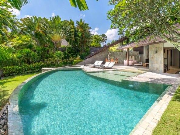 Gated Bed Minimalist Villa Cozy Seminyak