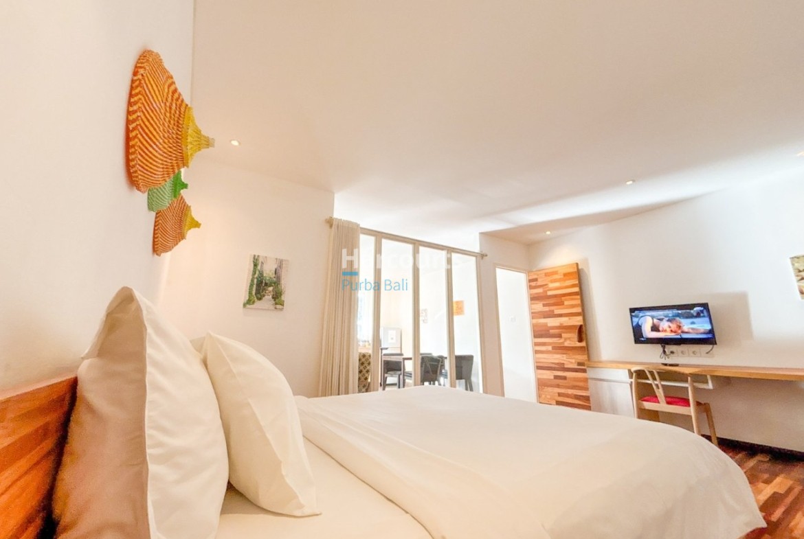 Jimbaran Apartment Bedroom Tv Wooden Door