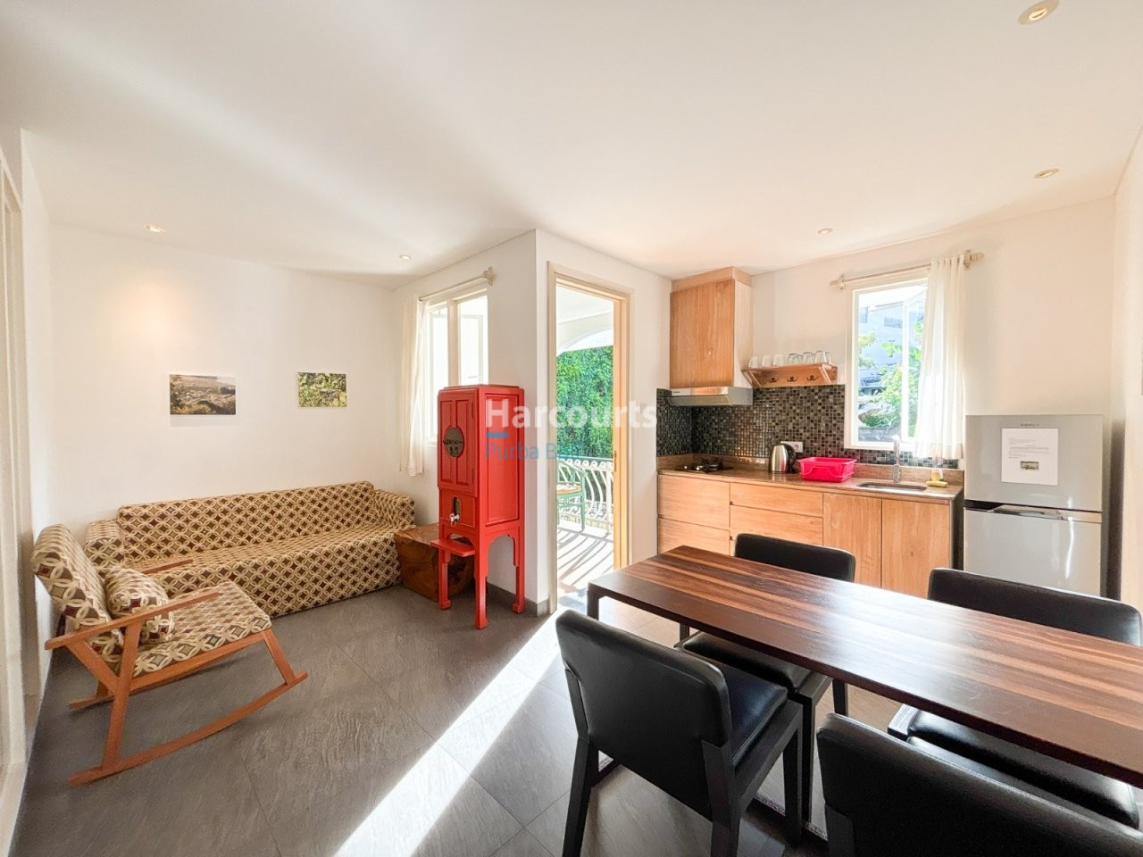 Jimbaran Apartment Red Cabinet Mosaic Kitchenette