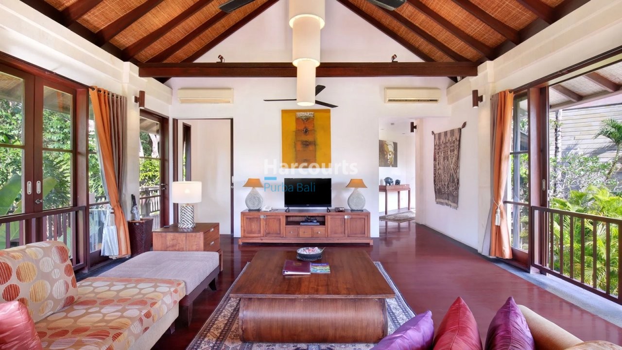 Jimbaran Hill Bali Villa Swimming Pool