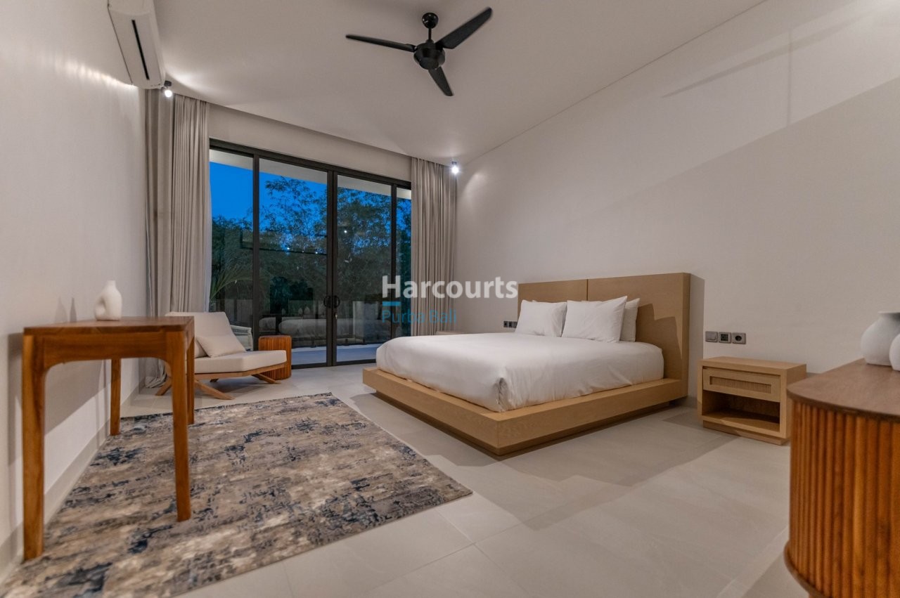 Pererenan Villa Bedroom Glass Doors River View