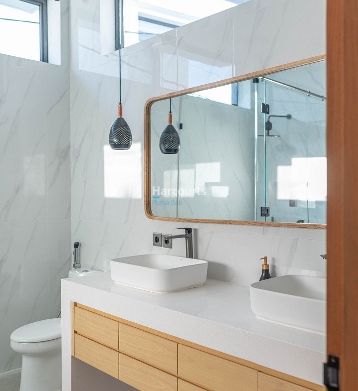 Pererenan Villa Leasehold Bathroom Marble Walls Dual Vanity