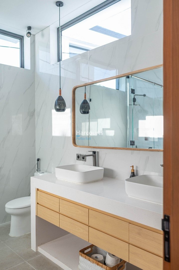 Pererenan Villa Leasehold Bathroom Marble Walls Dual Vanity