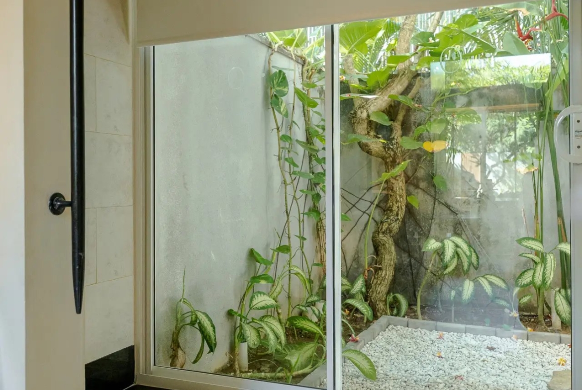 Rent Seminyak Balinese Villa Bed Spacious