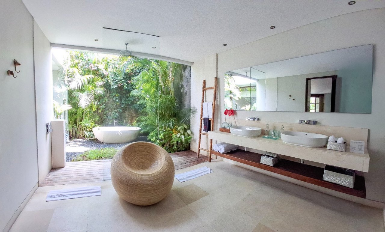 Seminyak Gated Spacious Villa Bed Luxury
