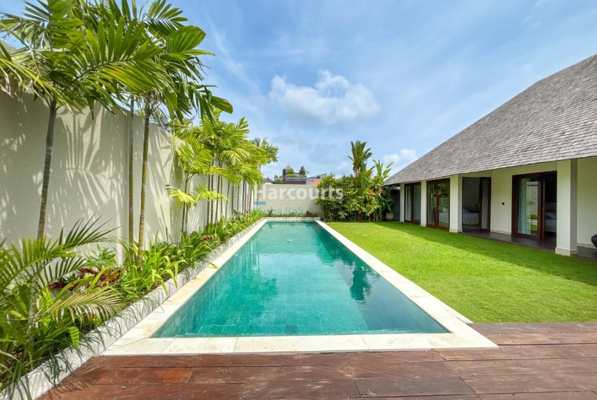 Set Quiet Residential Enclave For Sale 1