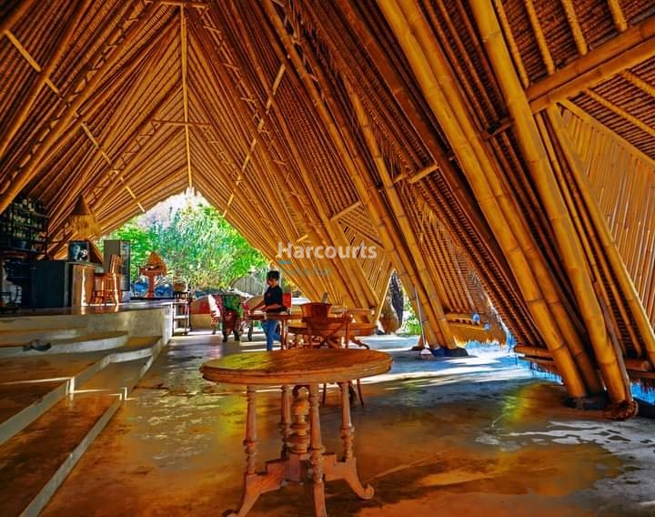 Set Within Unspoiled Coastal Freehold Ownership