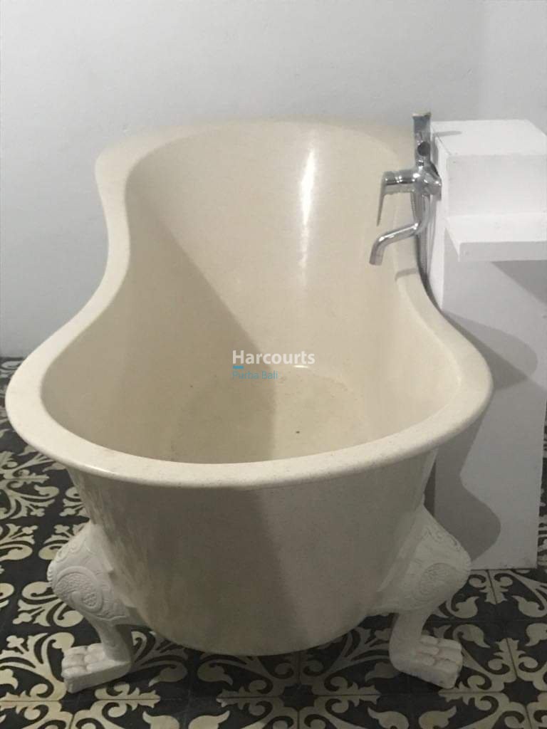 Set Within Unspoiled Coastal Ocean Breeze