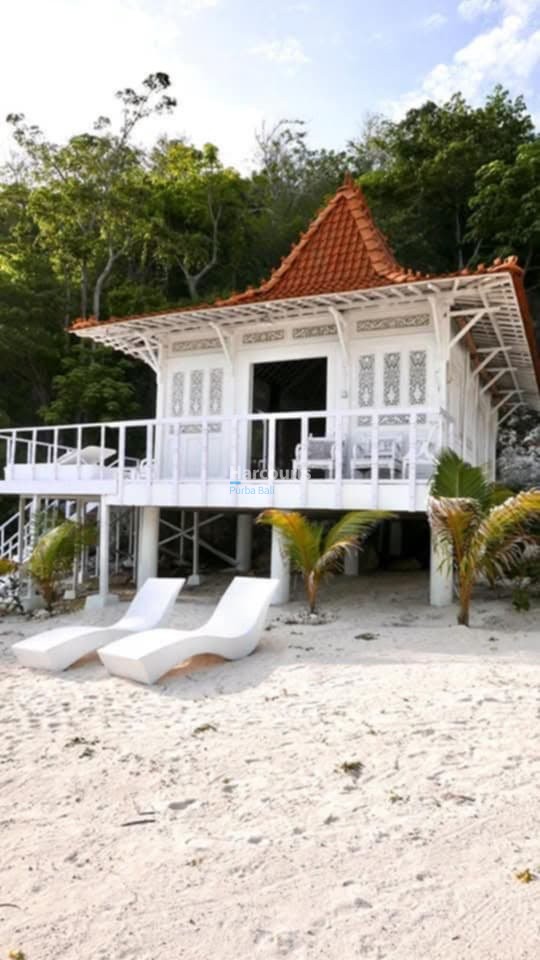 Set Within Unspoiled Coastal Property Investment