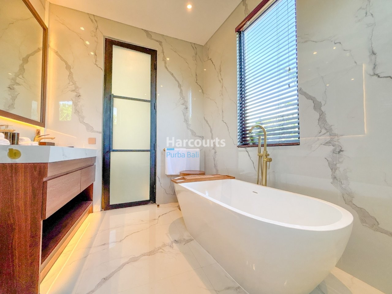 Tegal Cupek Villa Marble Bathroom Freestanding Tub