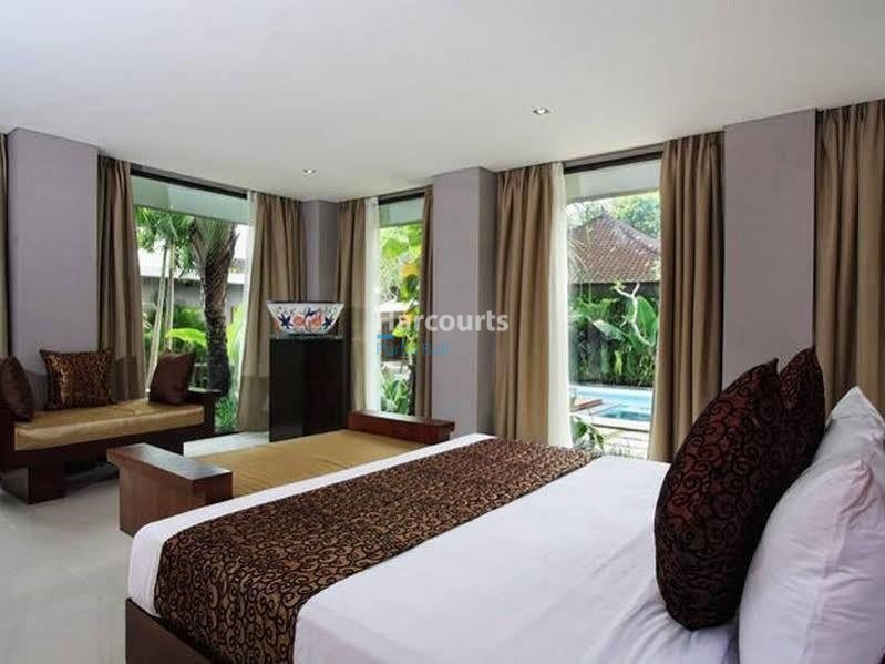 Escape Magnificent Prestigious Luxury Swimming Pool