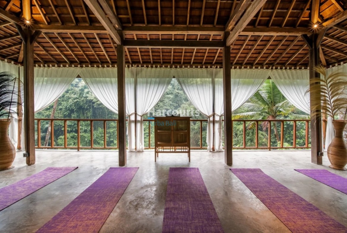 Located Historic Tranquil Enclave Leasehold Opportunity