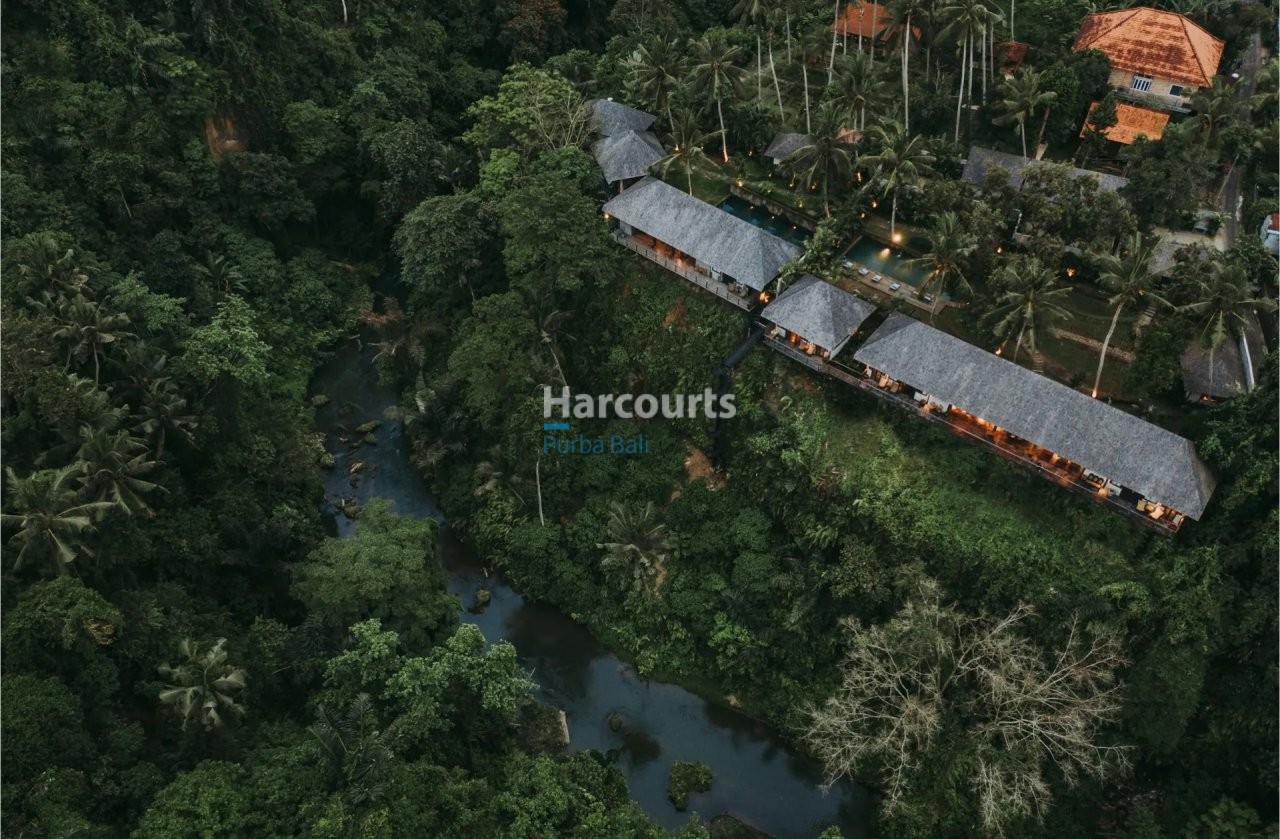 Located Historic Tranquil Enclave Luxury Living