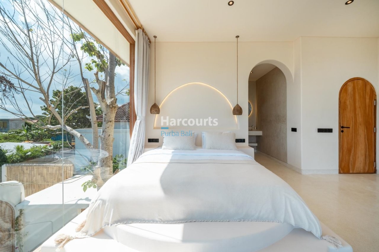 Lucrative Opportunity Enter Soaring Luxury Living