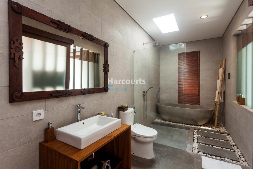 Rare Freehold Opportunity Heart Tropical Modern