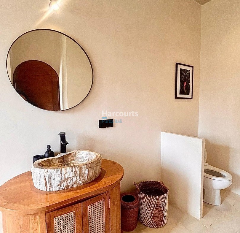 Set Quiet Sought After Enclave Swimming Pool