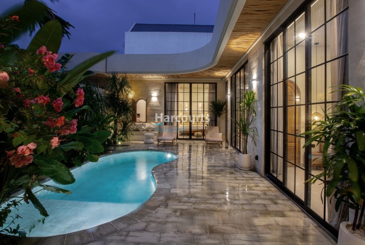 Located Tranquil Cemagi This Ocean Breeze