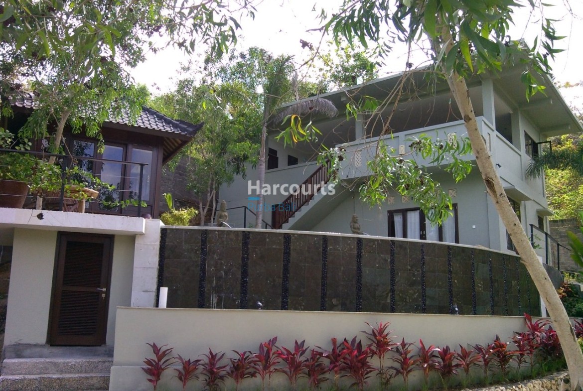 Nestled Quiet Private Road Freehold Ownership