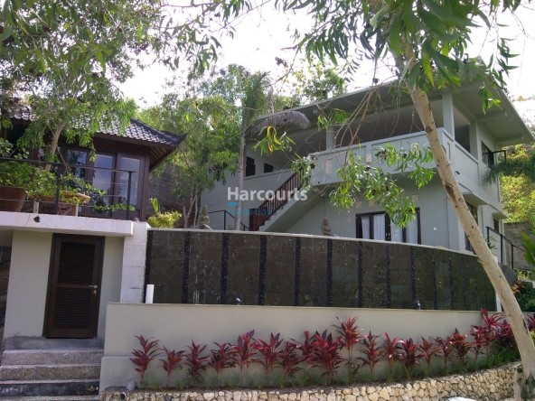 Nestled Quiet Private Road Freehold Ownership