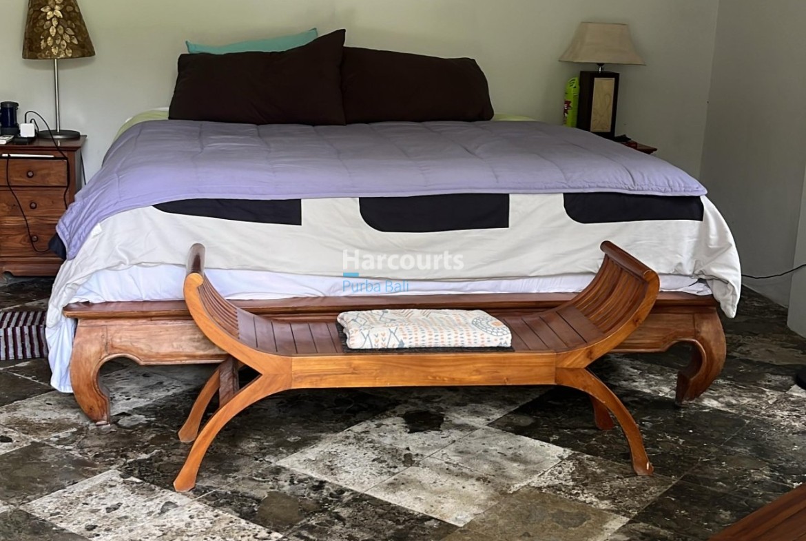 Nestled Quiet Private Road Leasehold Opportunity