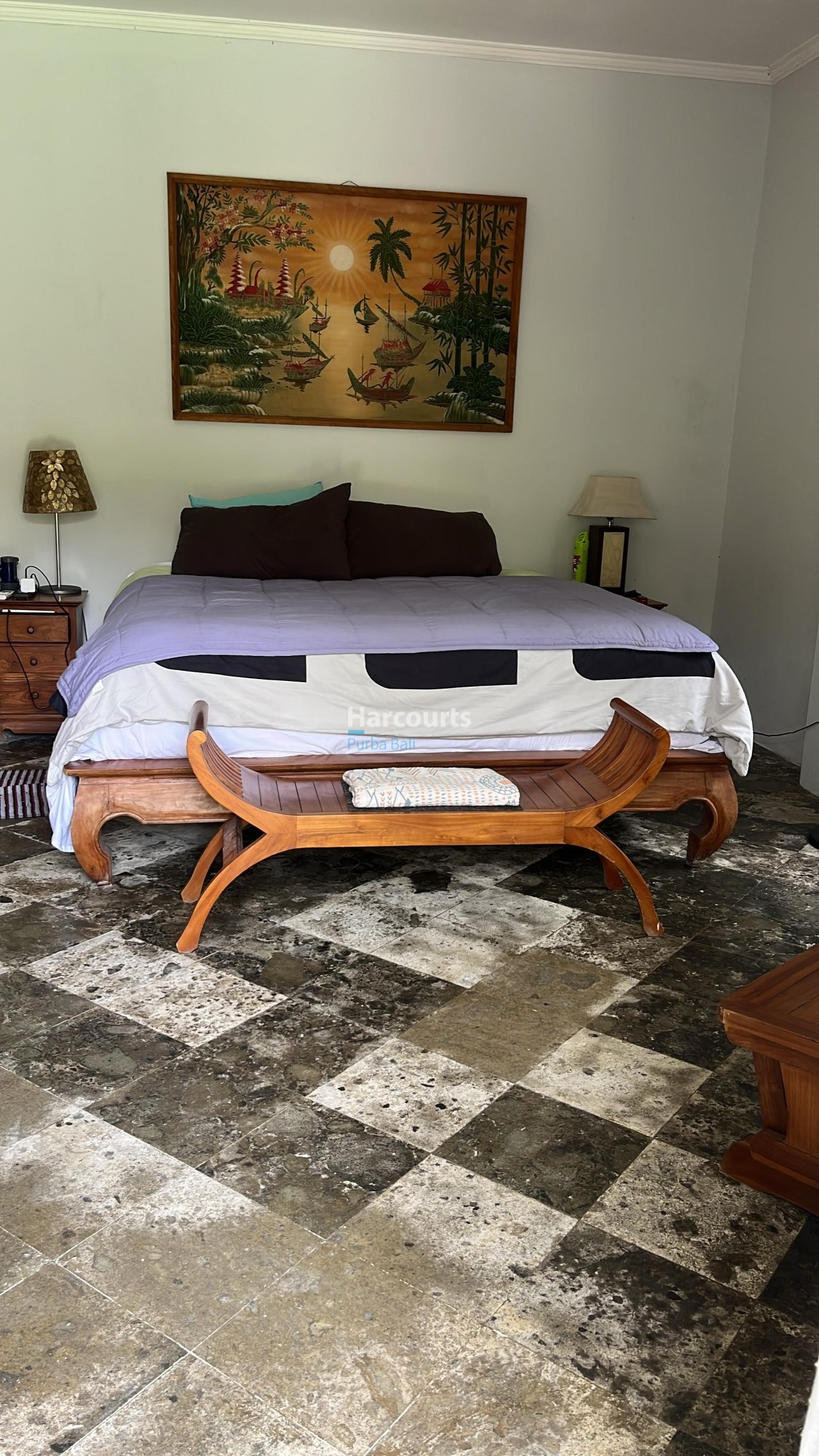 Nestled Quiet Private Road Leasehold Opportunity