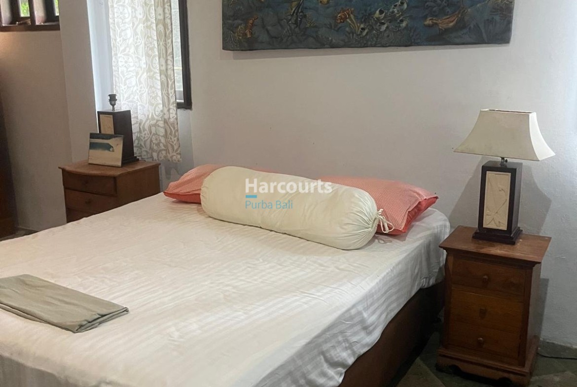 Nestled Quiet Private Road Swimming Pool