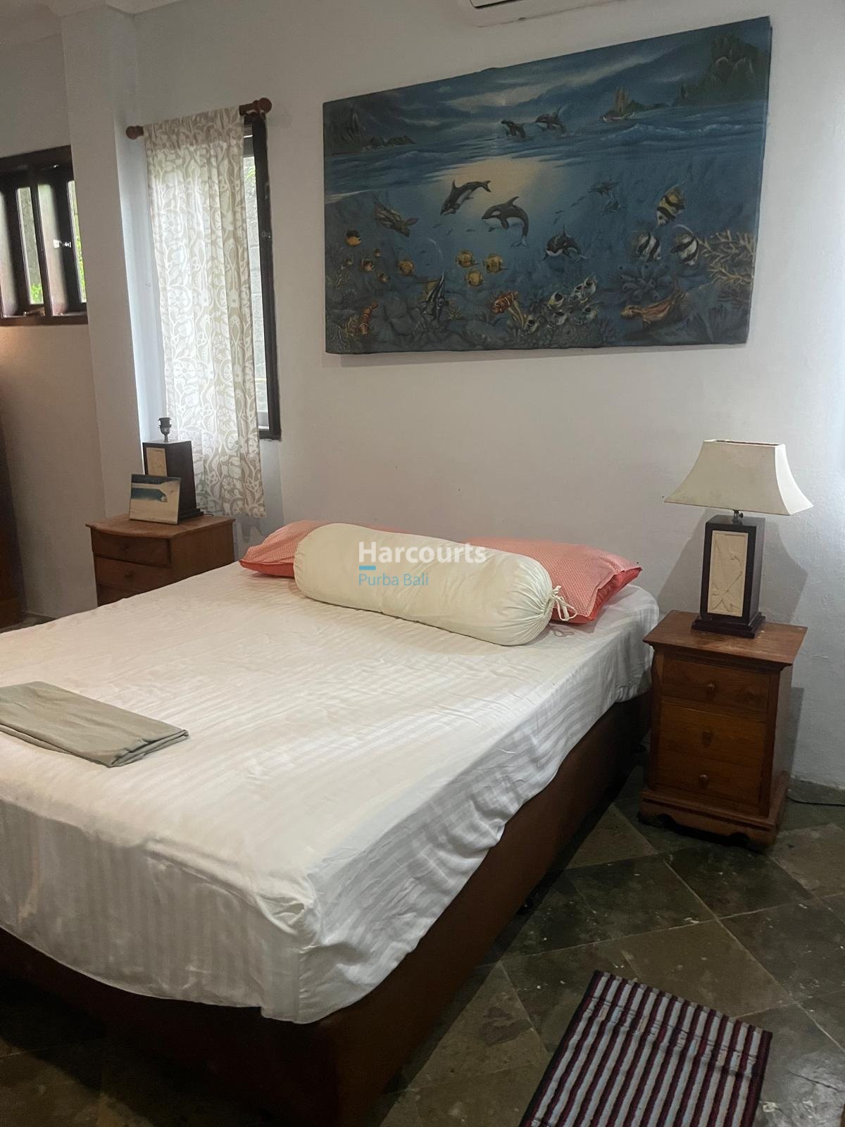 Nestled Quiet Private Road Swimming Pool