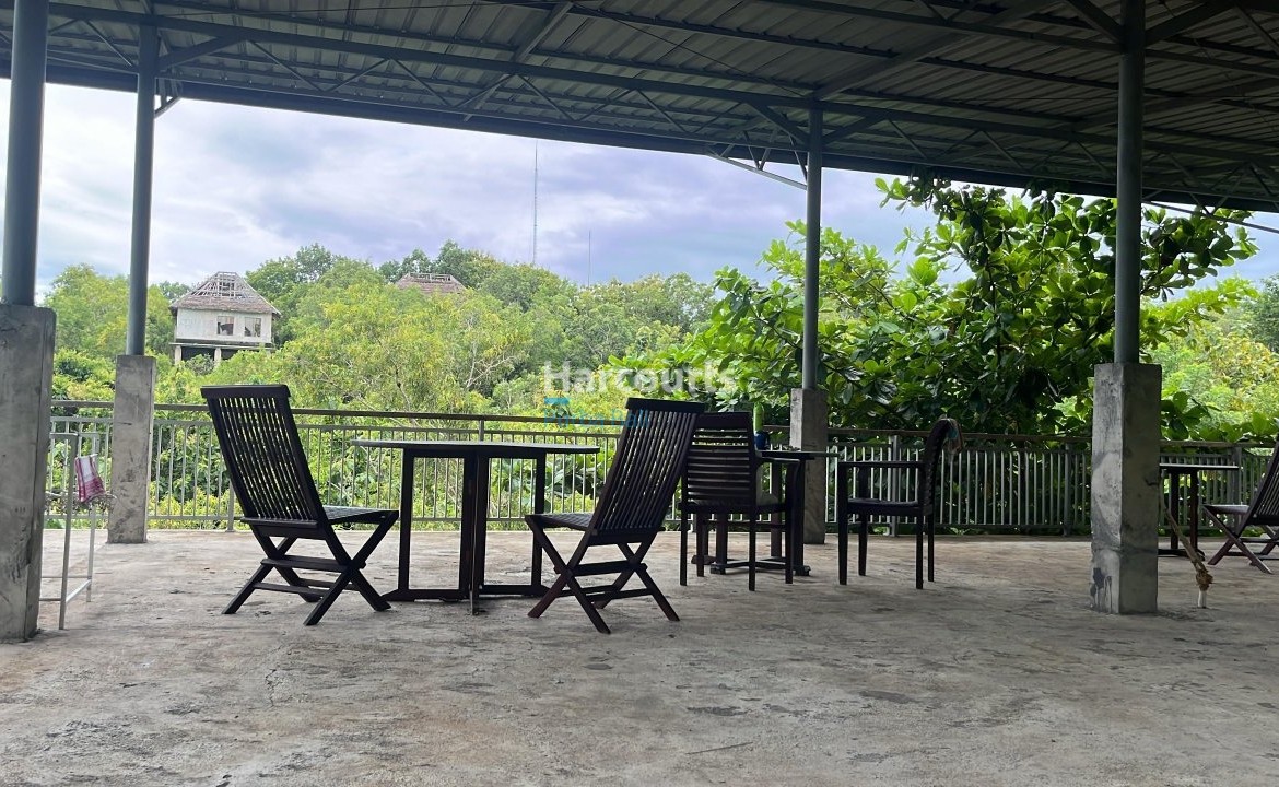 Nestled Quiet Private Road Tropical Modern