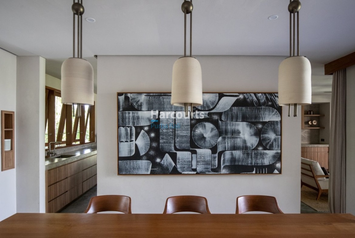 Remodeled American Architect Design Leasehold Opportunity