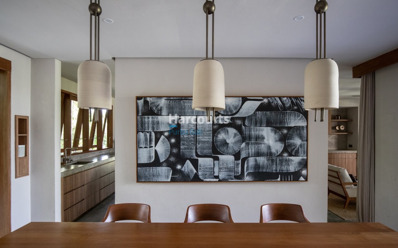 Remodeled American Architect Design Leasehold Opportunity