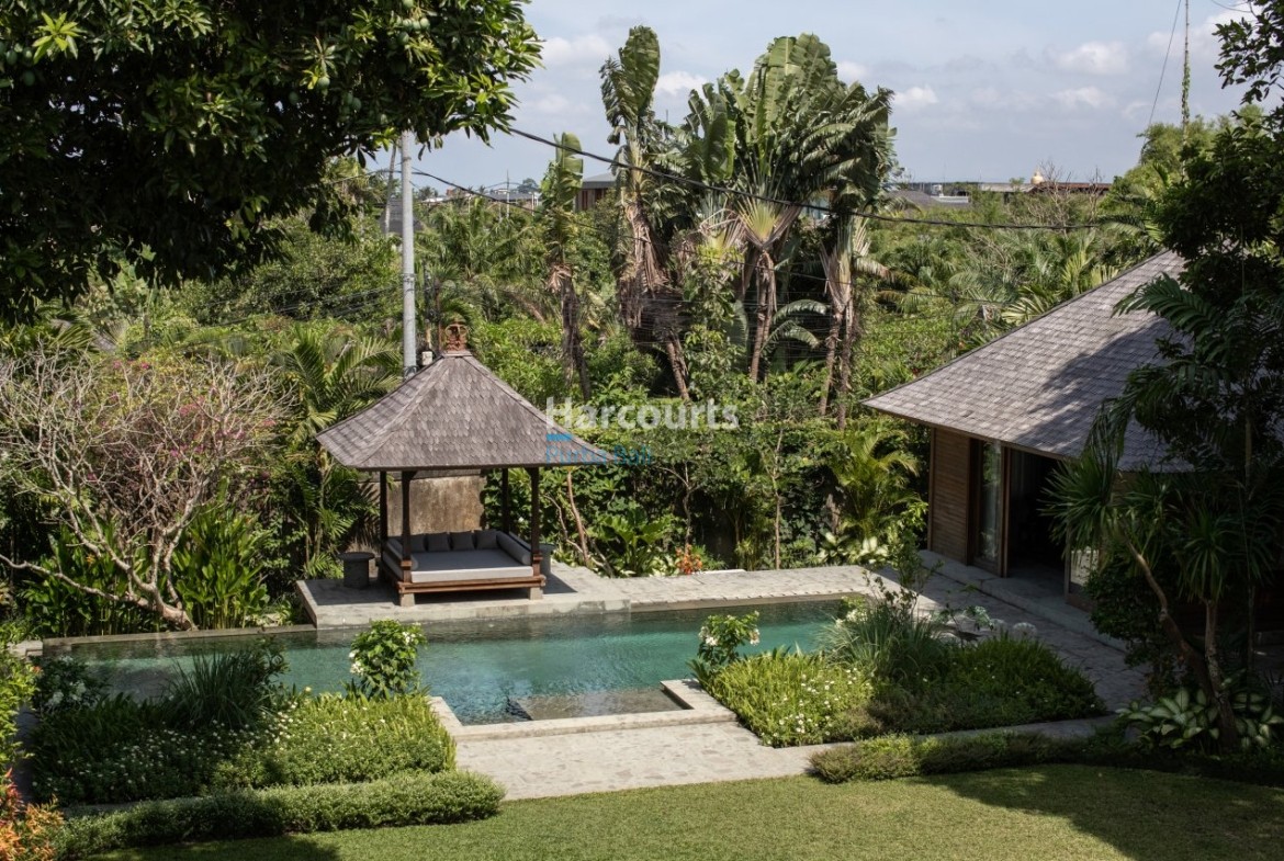 Remodeled American Architect Design Swimming Pool 1