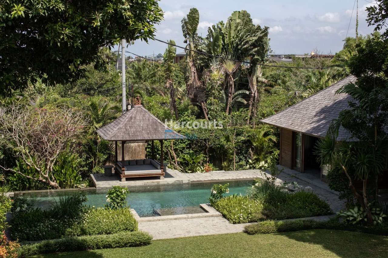 Remodeled American Architect Design Swimming Pool 1