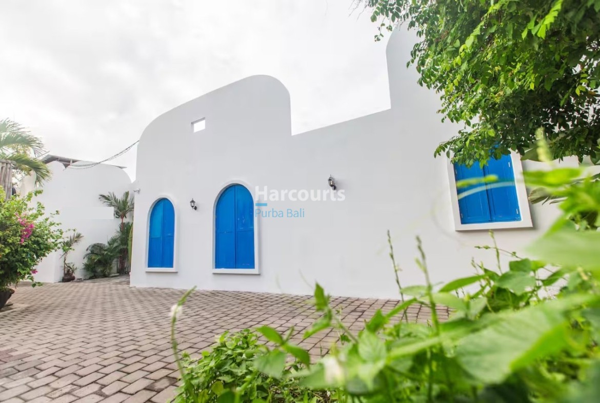 Situated Quiet Lane Heart Freehold Ownership