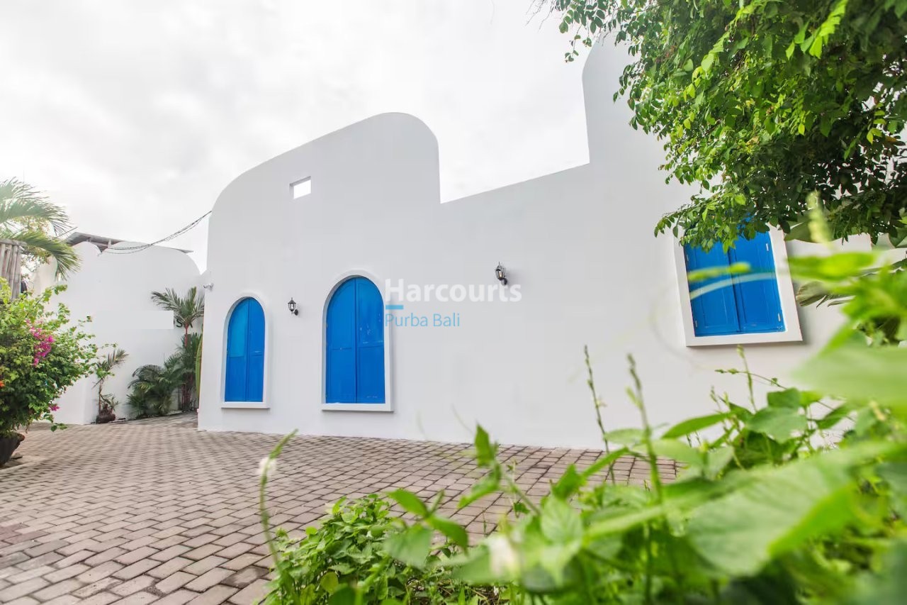 Situated Quiet Lane Heart Freehold Ownership