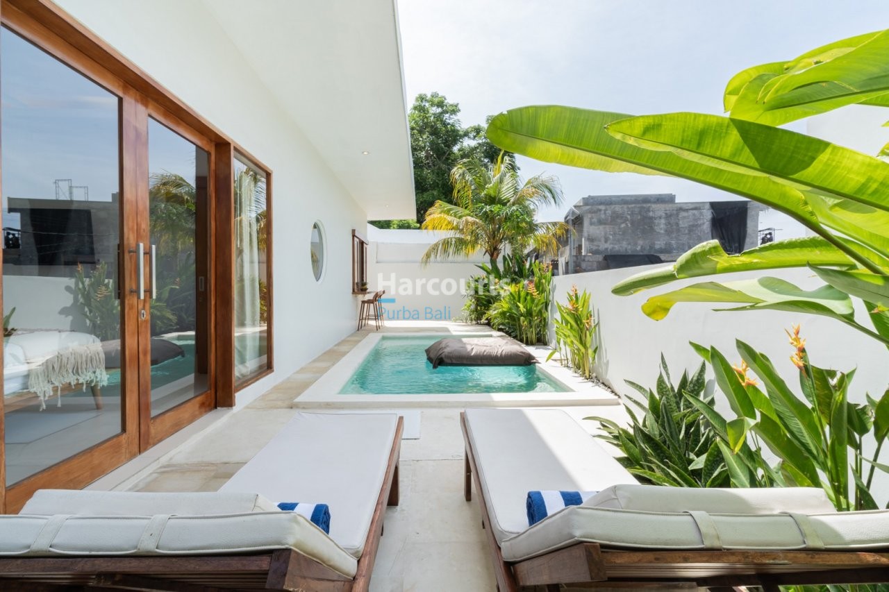 This Beautiful One Bedroom Tropical Luxury Living